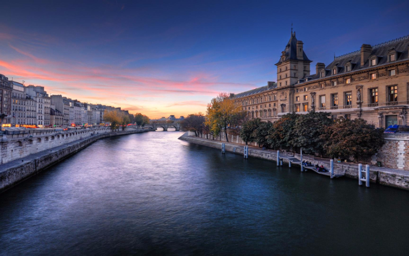 Paris là một điểm đến vô cùng nổi tiếng và lôi cuốn tại Pháp