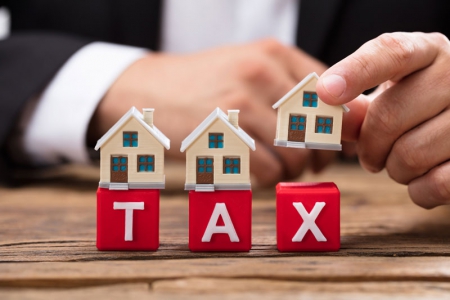 Các loại thuế phí mua bán bất động sản bạn cần biết 