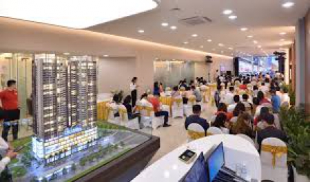 Căn hộ 2 phòng ngủ tại BRG Lê Văn Lương giá chỉ 4,3 tỷ.
